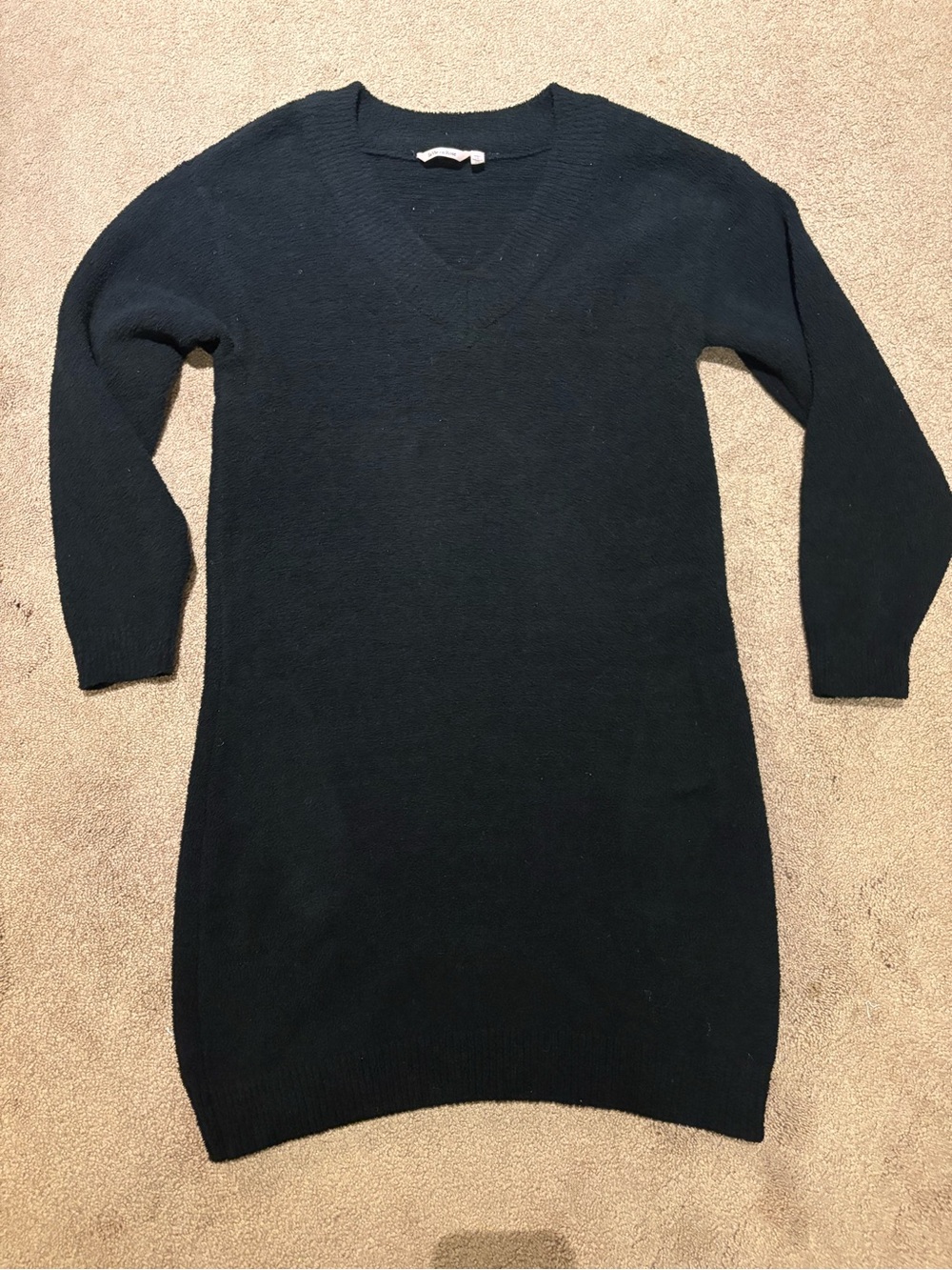Women’s V-Neck fuzzy Long Black Sweater Dress size small